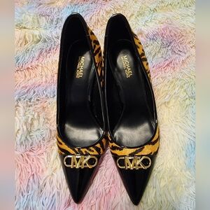 Michael Kors Women's Parker Pointed-Toe Pumps in a tiger print calf hair 7.5